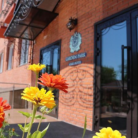 Golden Park Hotel Pavlodar Dış mekan fotoğraf